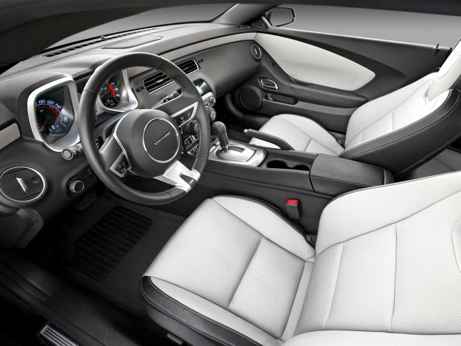  Chevrolet Camaro LS 2009 года  (фото 4 из 4)